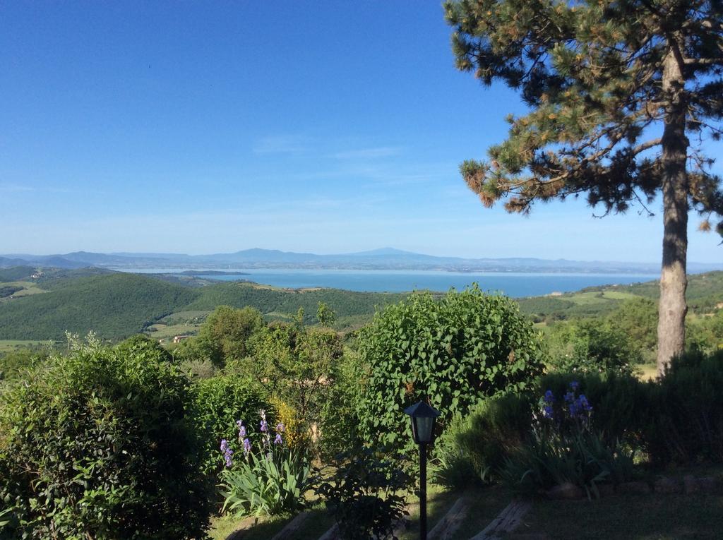 Agriturismo La Bicocca - Apt. "Il Leccio" Castel Rigone Bagian luar foto